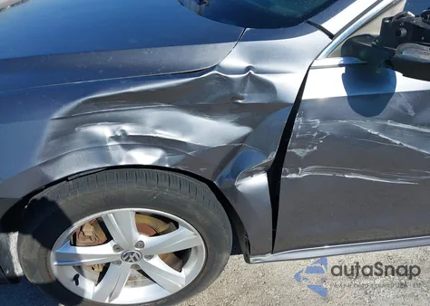 2012 Volkswagen Passat 2.5L Se z USA, uszkodzony, nr VIN 1VWBH7A33CC044187